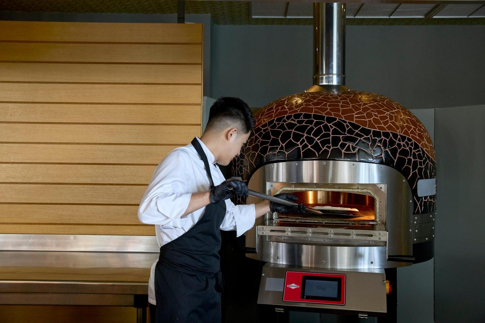 Dolce By Wyndham Athens Attica Riviera Hotel Vravrona Exterior photo A pizzaiolo in action